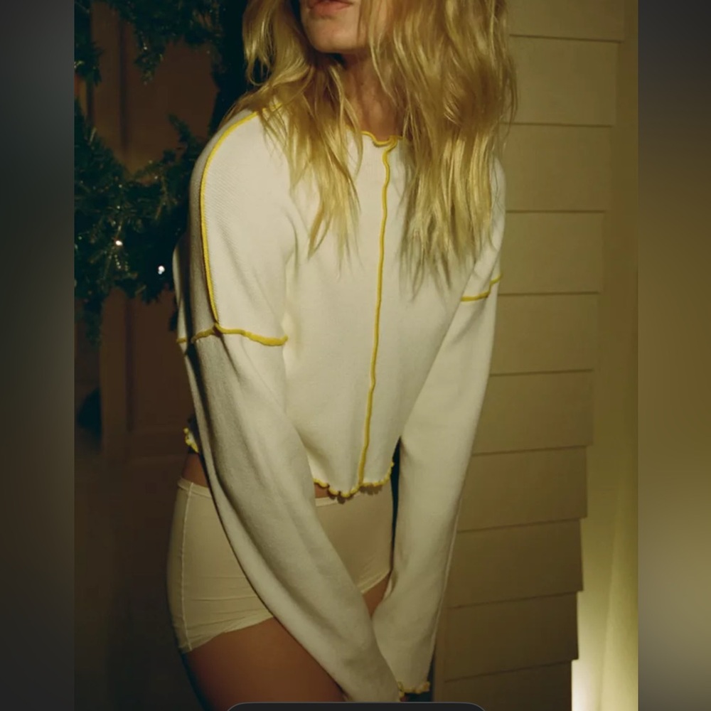 Urban Outfitters crop Off white with Yellow Accents UO Zella Pullover Sweater Sm